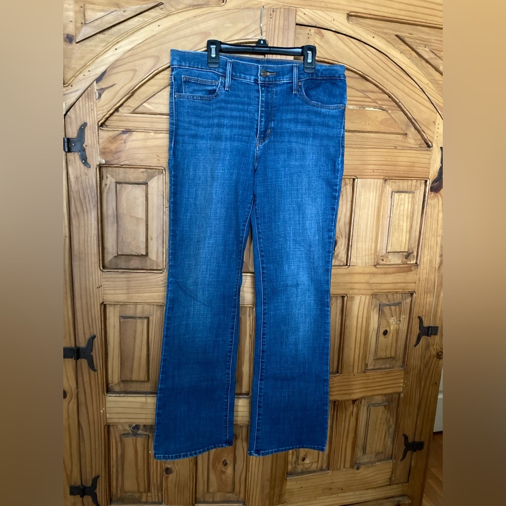 2/10.00 Levi’s Slimming Boot Cut  Blue Women's Jeans